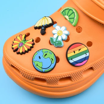 Sıcak Satış çocuk hediyesi Croc Ayakkabı Takılar Erkek Kız Sevimli Karikatür Ayakkabı Süslemeleri Gökkuşağı Toprak Bilezik Aksesuarları Merhaba Bebek